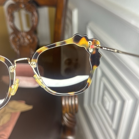 MiuMiu Cat Eye Sunnines - Picture 5 of 16